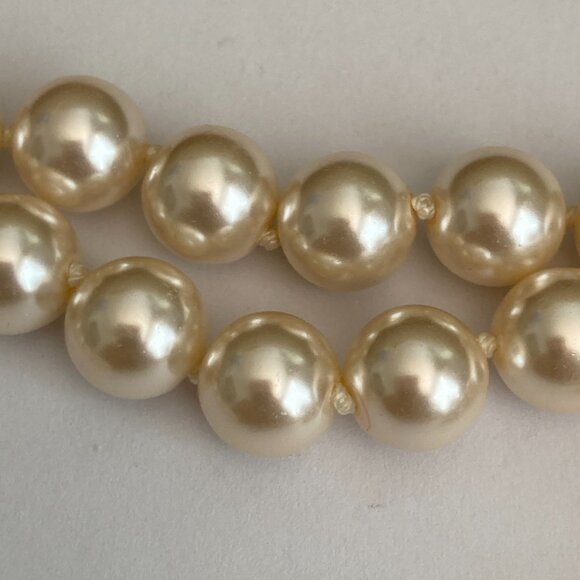 Vintage Cream Glass Pearl Necklace 30" 10mm Hand Knotted Opera Length Gold Tone - Picture 8 of 12